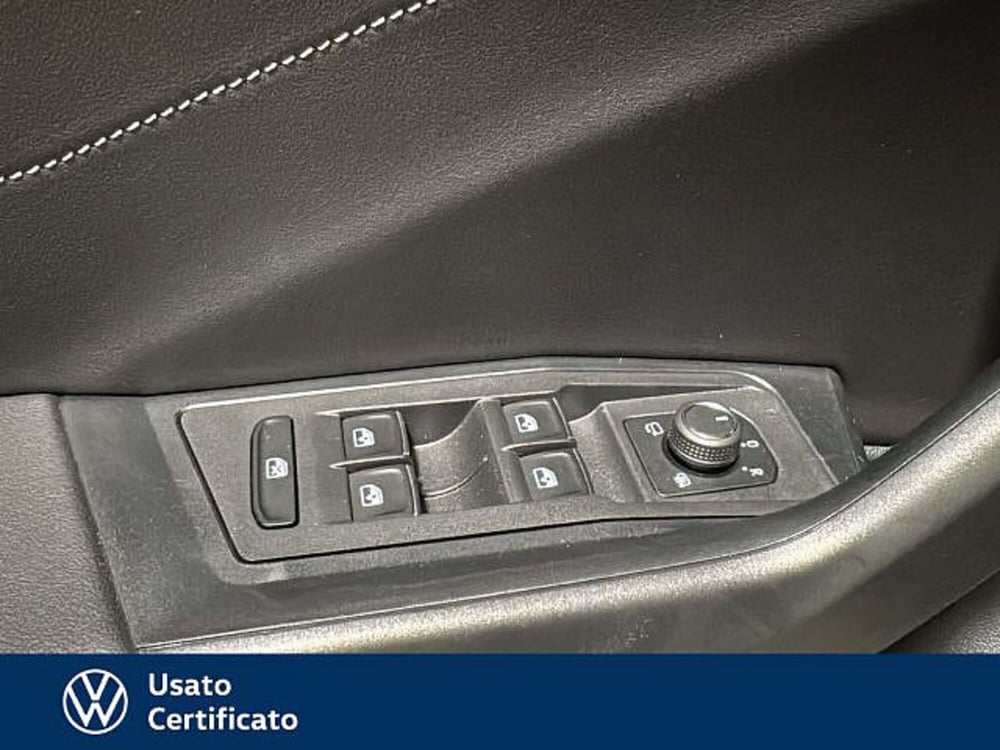Volkswagen T-Roc nuova a Vicenza (15)