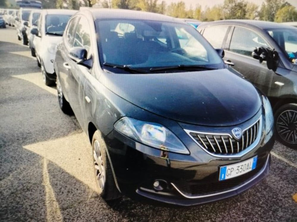 Lancia Ypsilon usata a Forlì-Cesena (2)