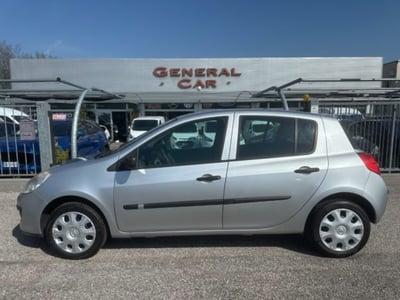 Renault Clio 1.2 16V 5 porte Confort  del 2006 usata a Codogno