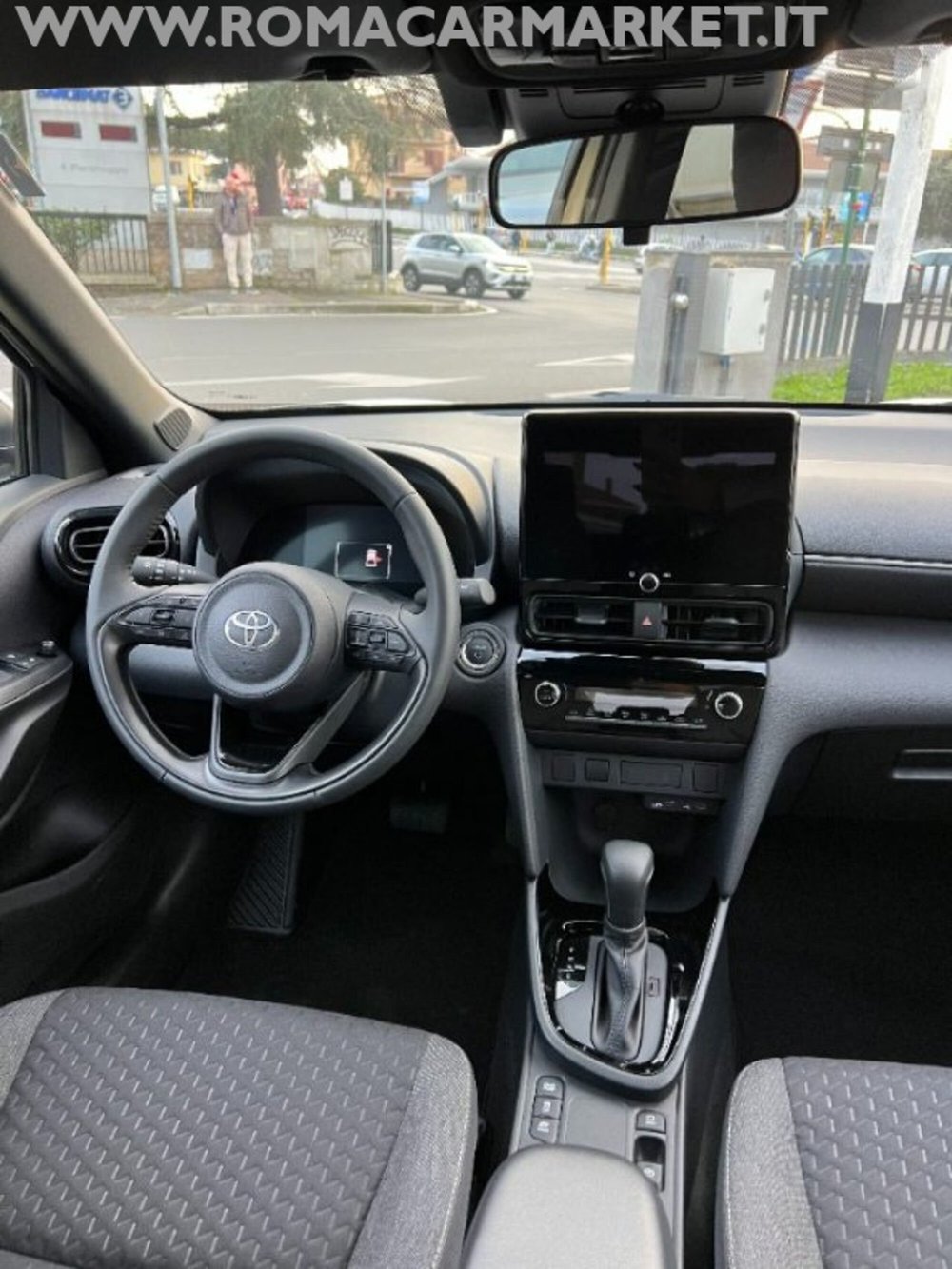 Toyota Yaris Cross nuova a Roma (13)