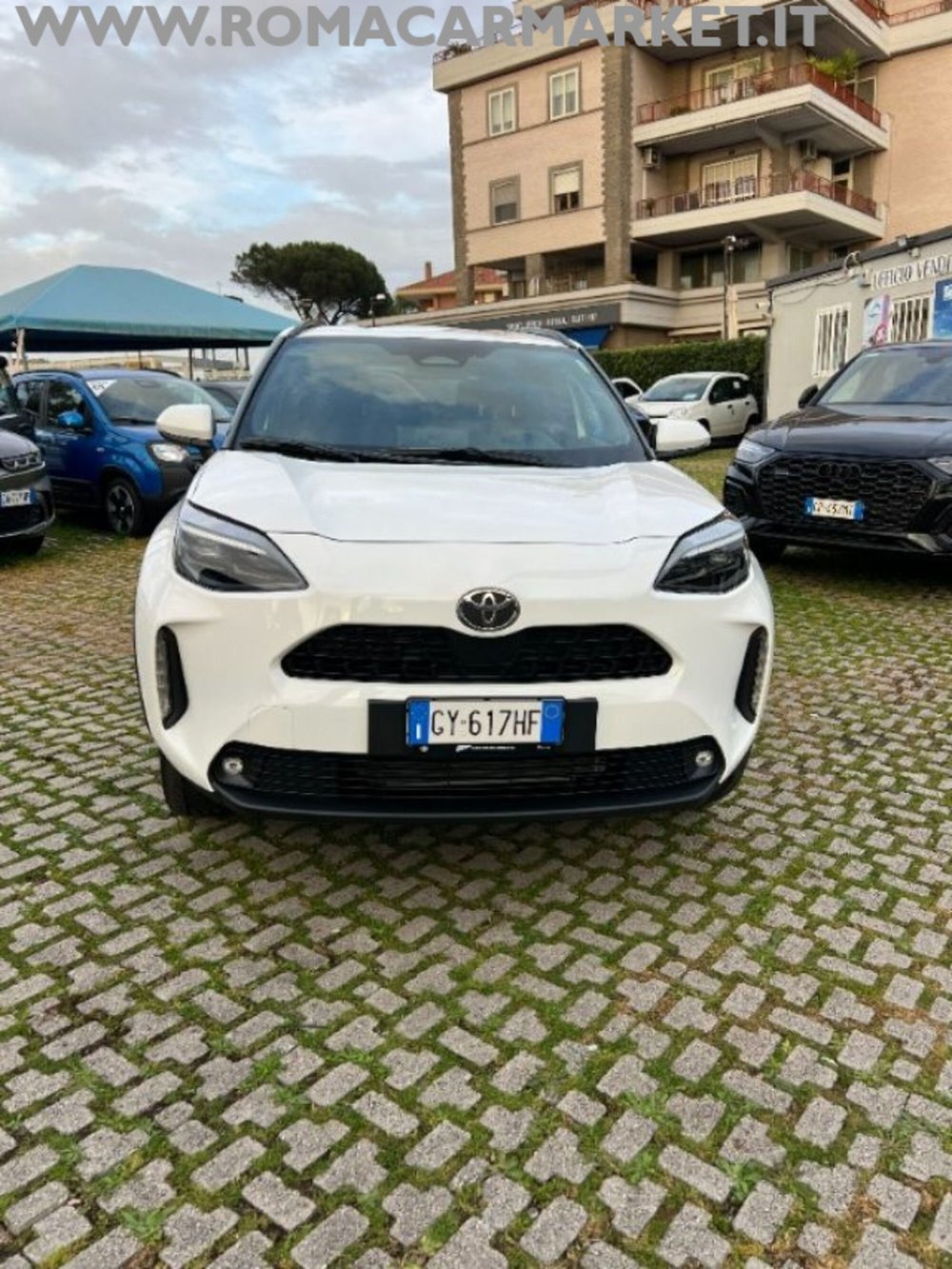 Toyota Yaris Cross nuova a Roma (8)