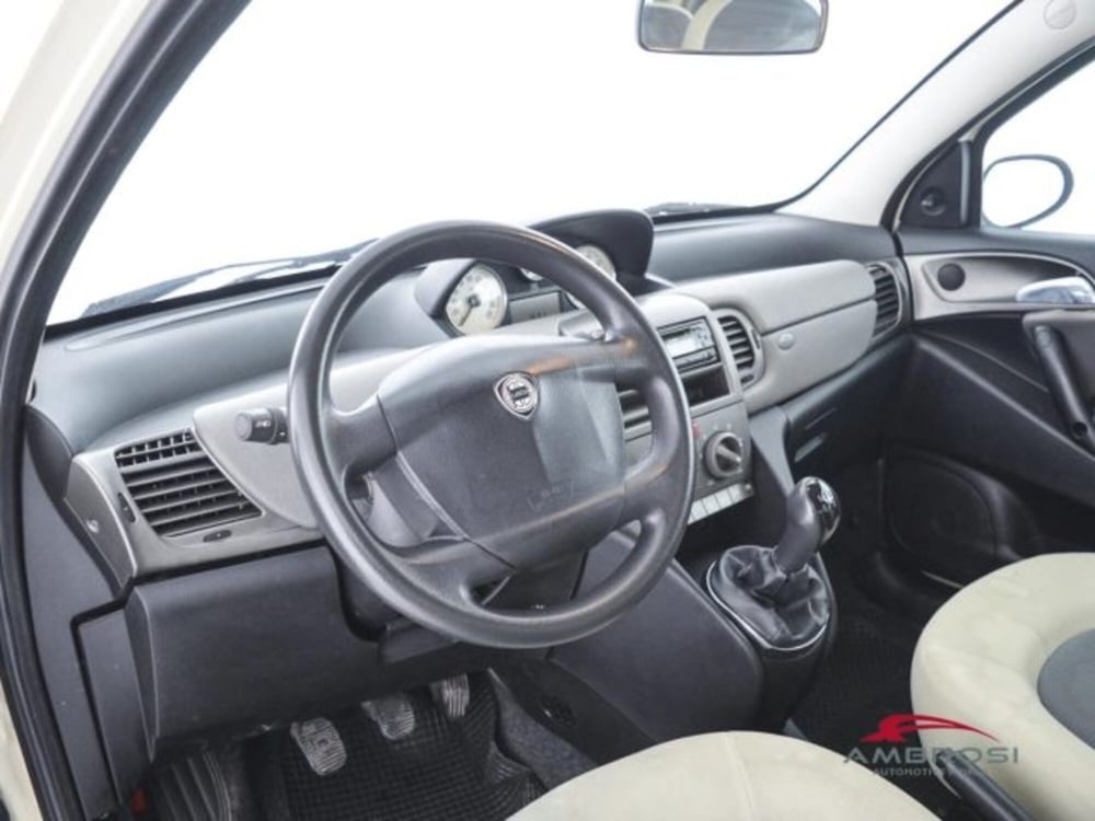 Lancia Ypsilon usata a Perugia (8)