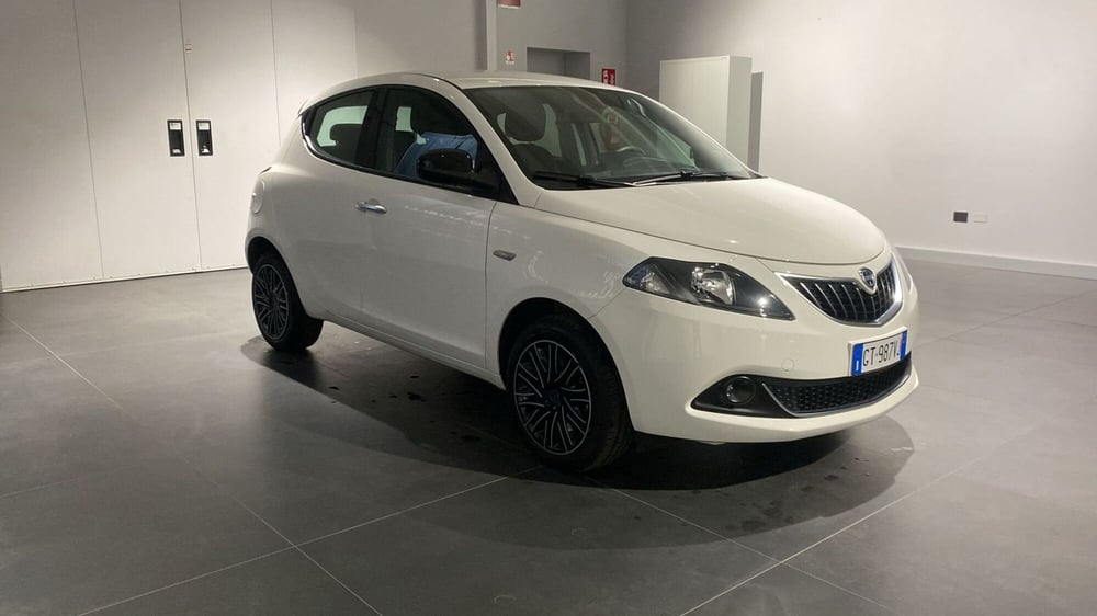 Lancia Ypsilon usata a Bergamo (5)