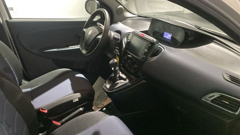 Lancia Ypsilon usata a Bergamo (9)