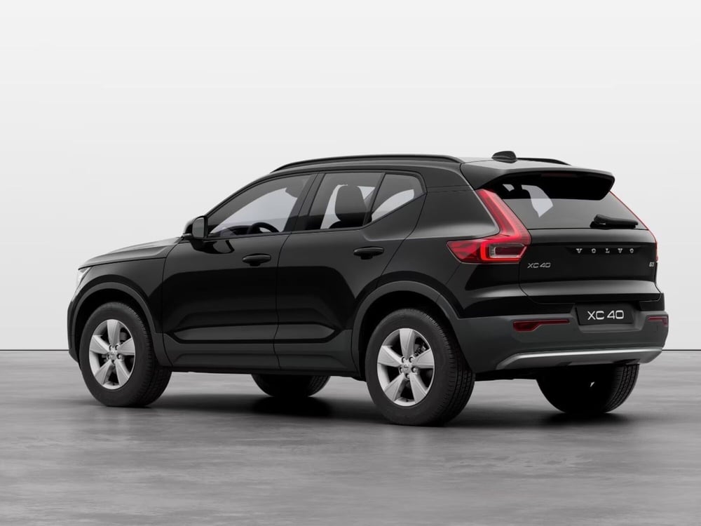 Volvo XC40 nuova a Bari (2)