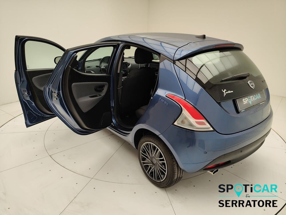 Lancia Ypsilon usata a Como (6)