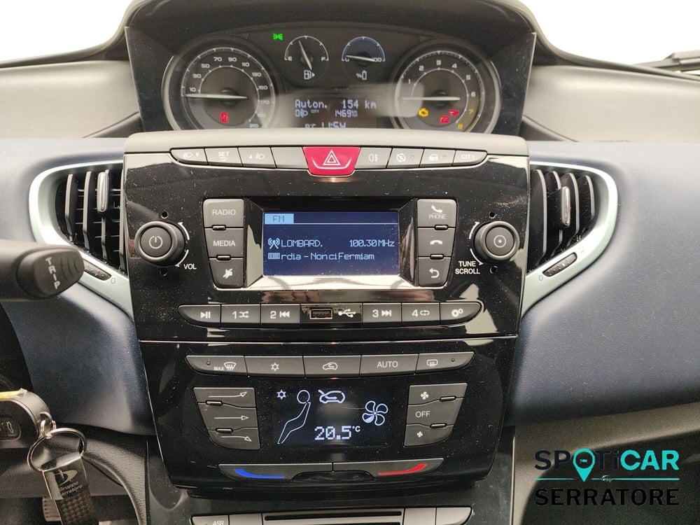 Lancia Ypsilon usata a Como (11)