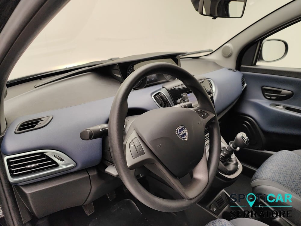 Lancia Ypsilon usata a Como (8)