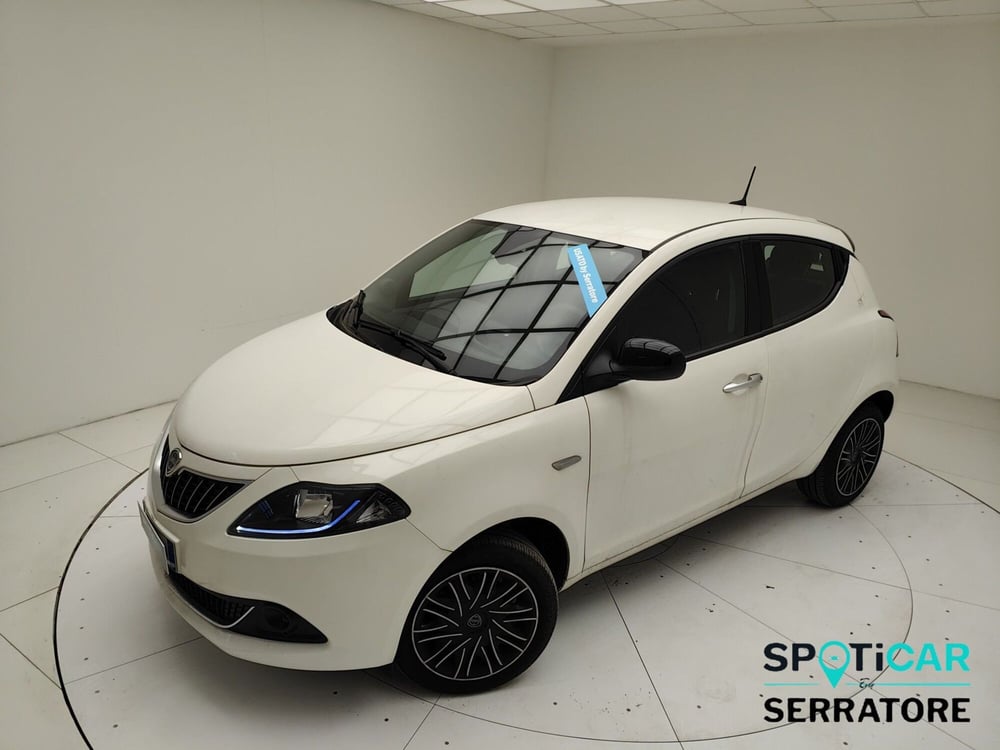 Lancia Ypsilon usata a Como (15)