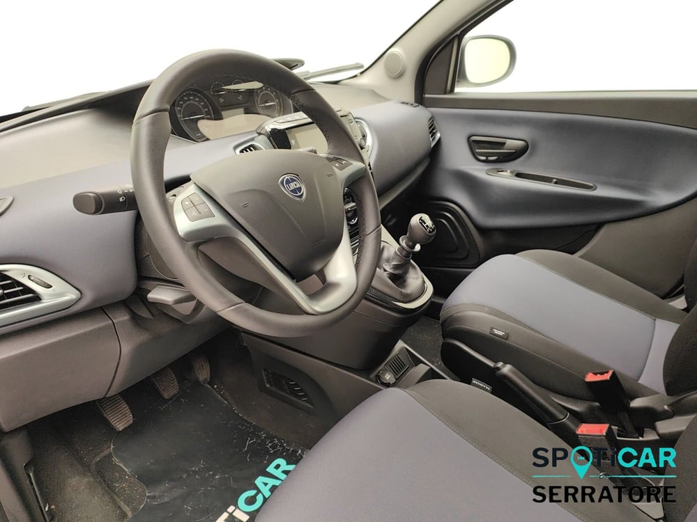 Lancia Ypsilon usata a Como (7)