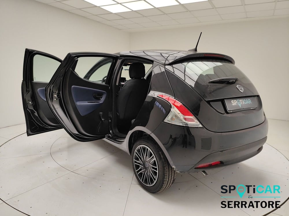 Lancia Ypsilon usata a Como (7)