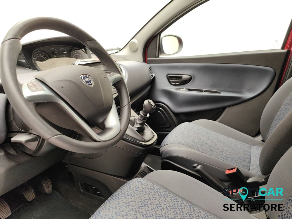 Lancia Ypsilon usata a Como (7)