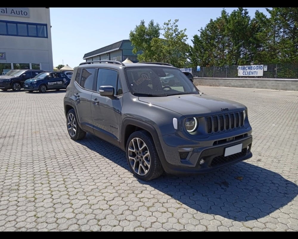 Jeep Renegade nuova a Lucca