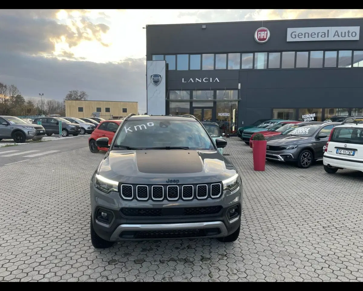 Jeep Compass nuova a Lucca (2)