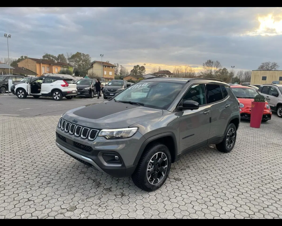 Jeep Compass nuova a Lucca (3)