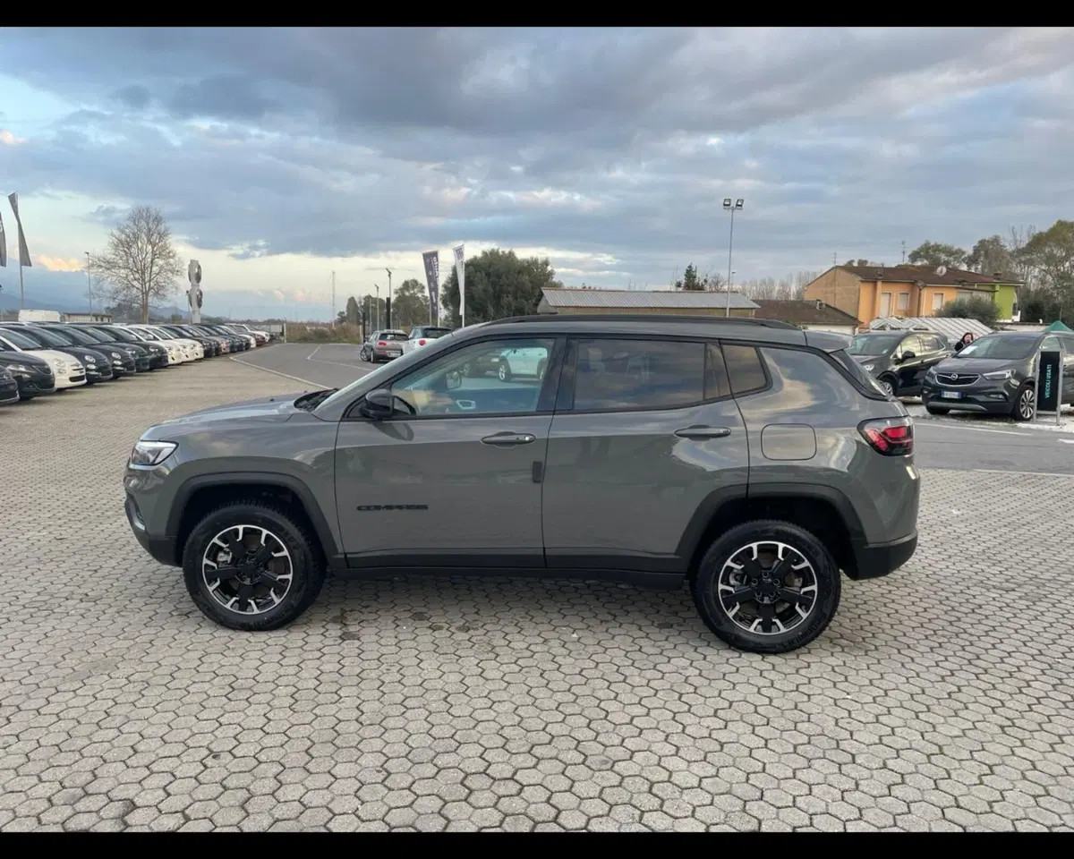 Jeep Compass nuova a Lucca (4)