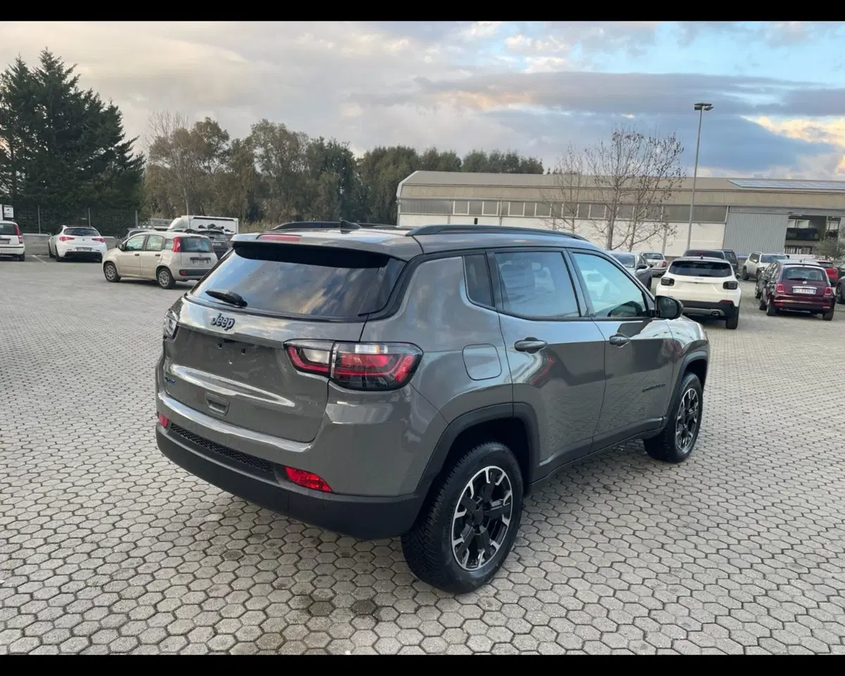 Jeep Compass nuova a Lucca (7)