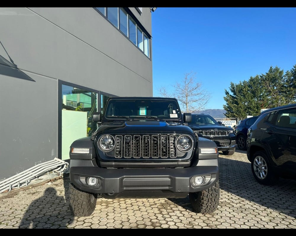 Jeep Wrangler Unlimited nuova a Lucca (3)