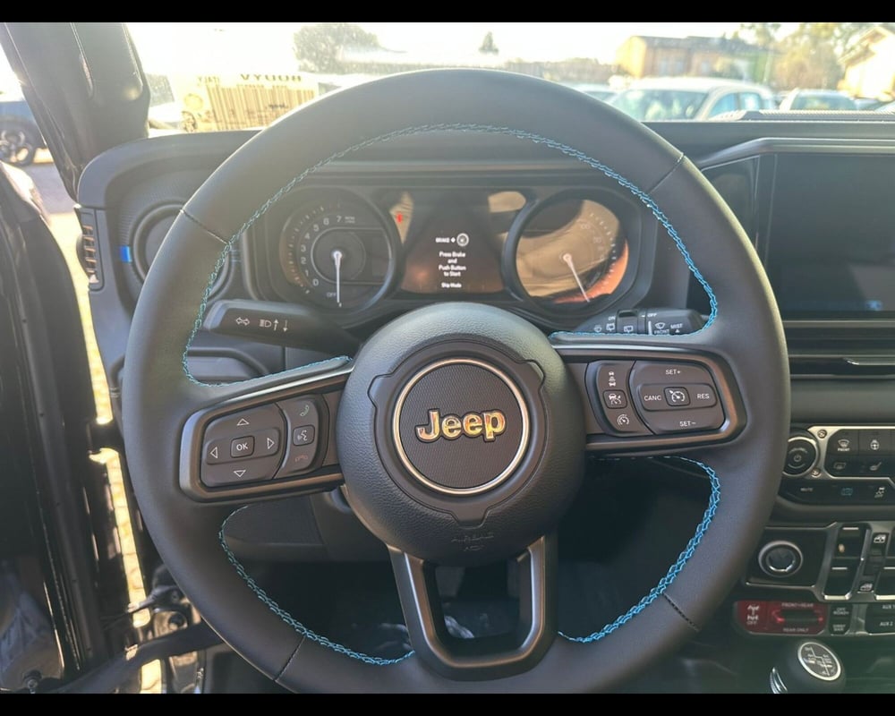 Jeep Wrangler Unlimited nuova a Lucca (9)