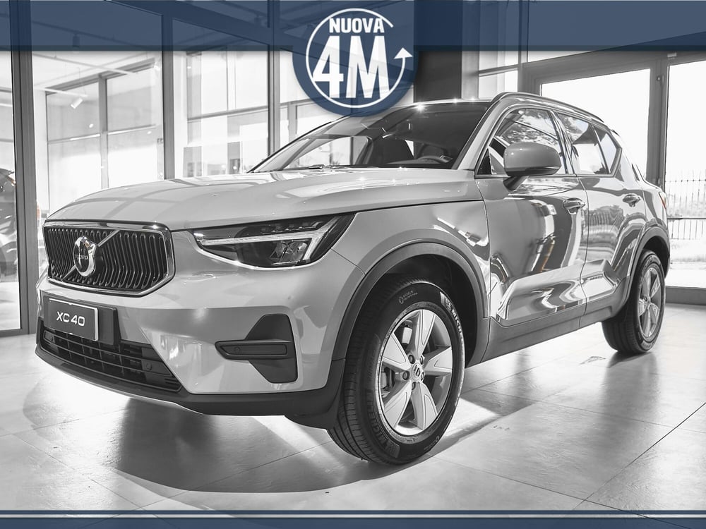 Volvo XC40 nuova a Prato