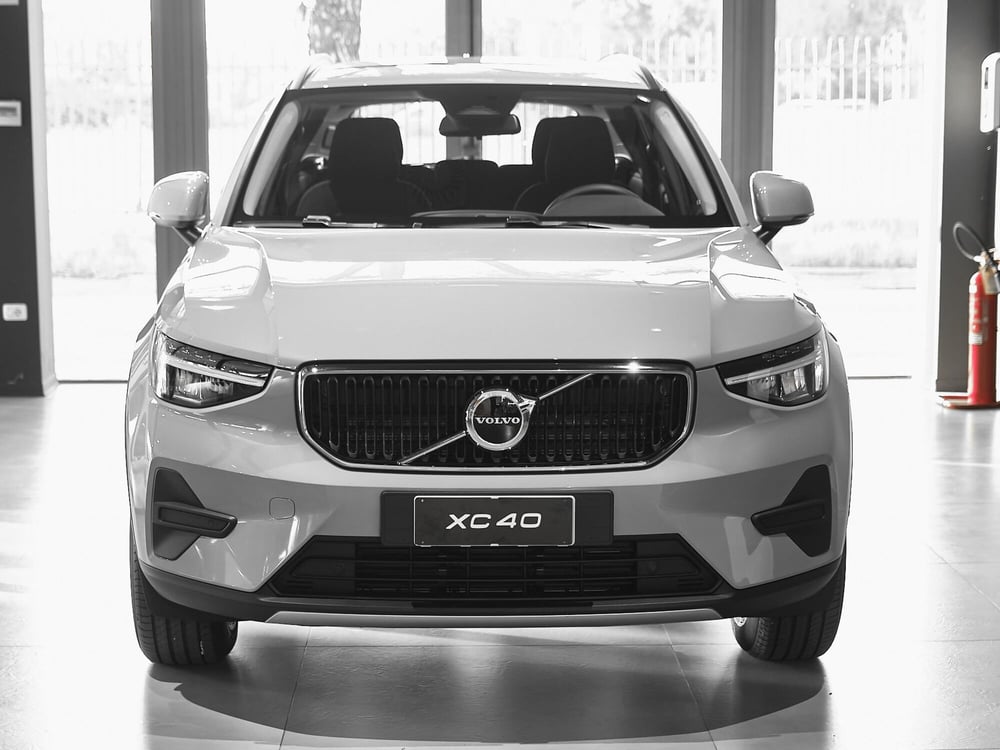 Volvo XC40 nuova a Prato (3)