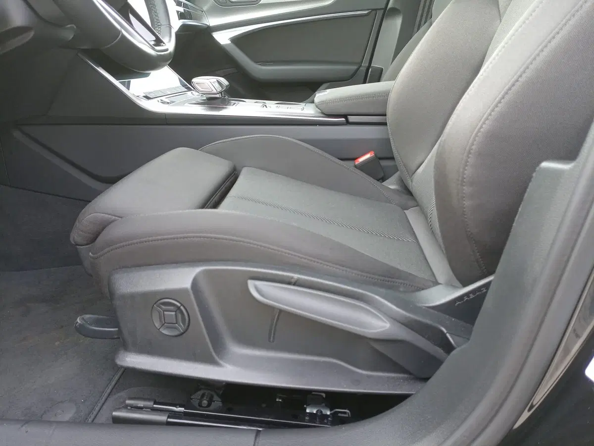 Audi A6 Avant e-Tron usata a Bari (11)