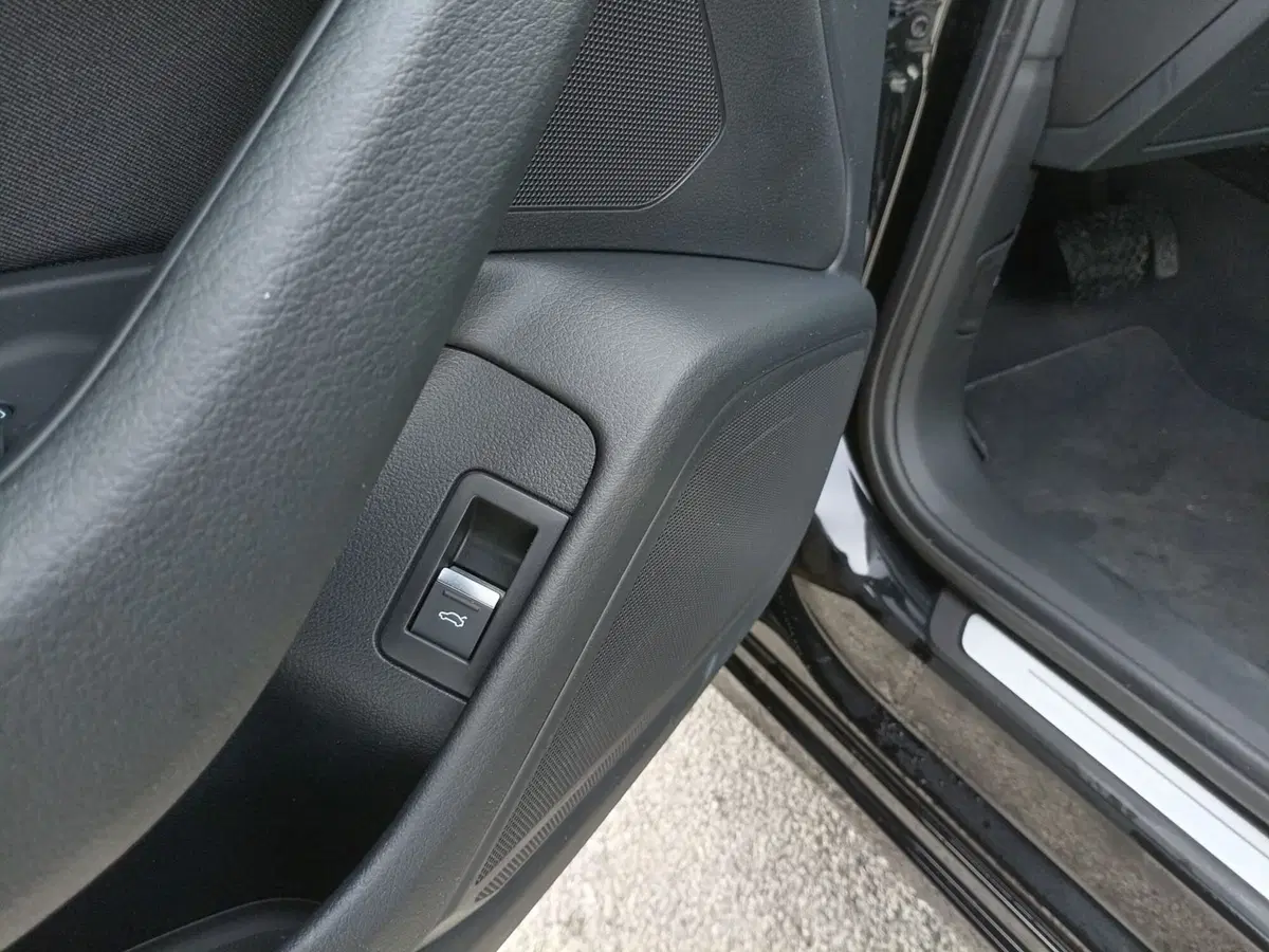 Audi A6 Avant e-Tron usata a Bari (12)