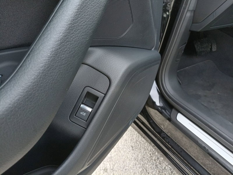 Audi A6 Avant e-Tron usata a Bari (12)