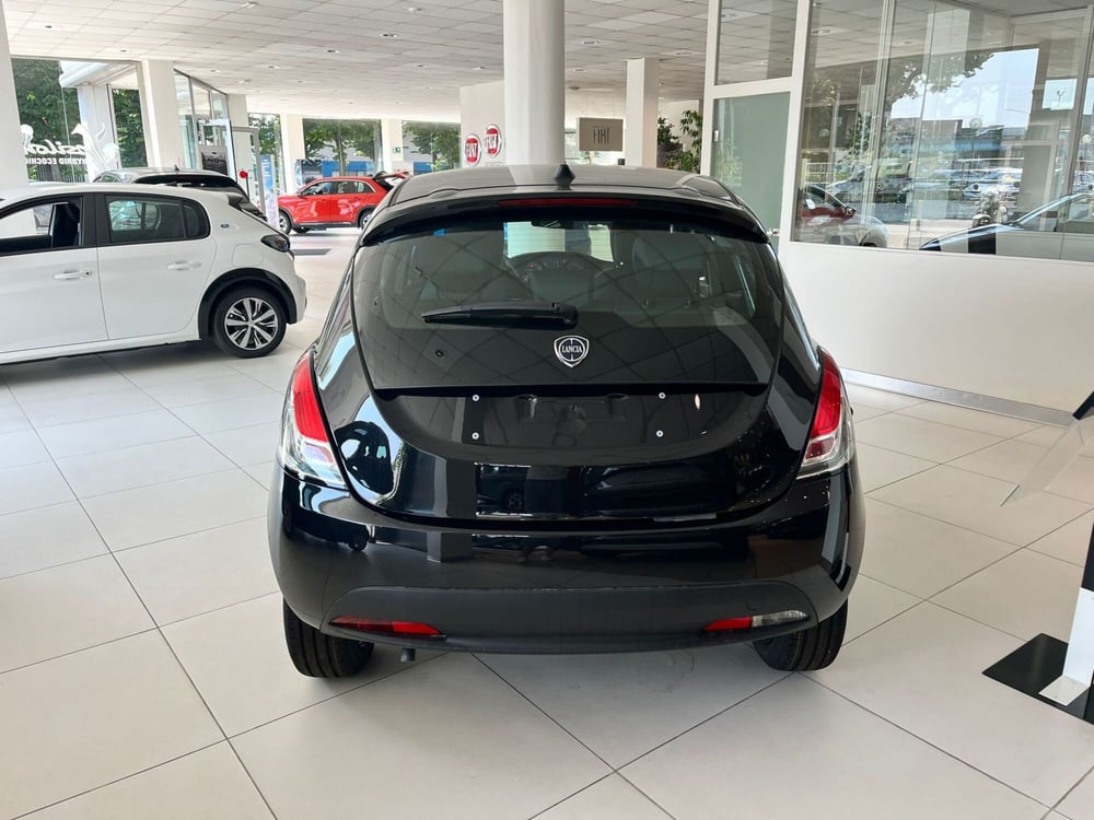 Lancia Ypsilon nuova a Milano (7)