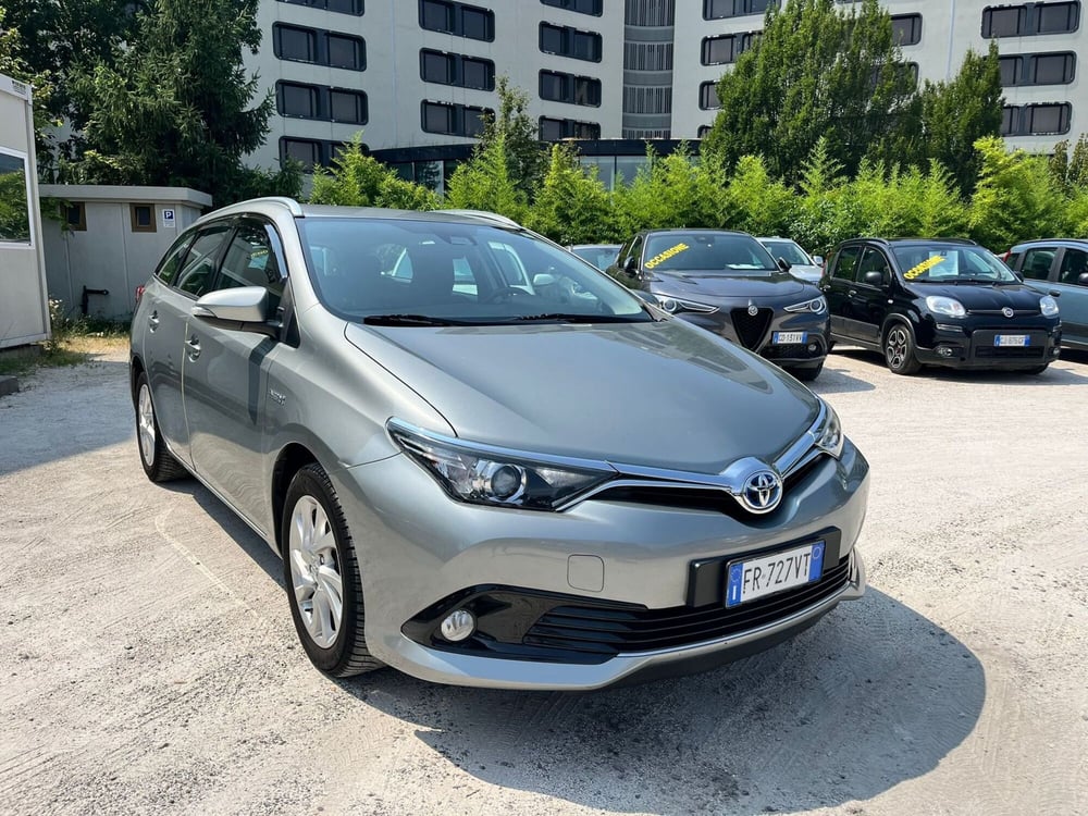 Toyota Auris Station Wagon usata a Milano (3)