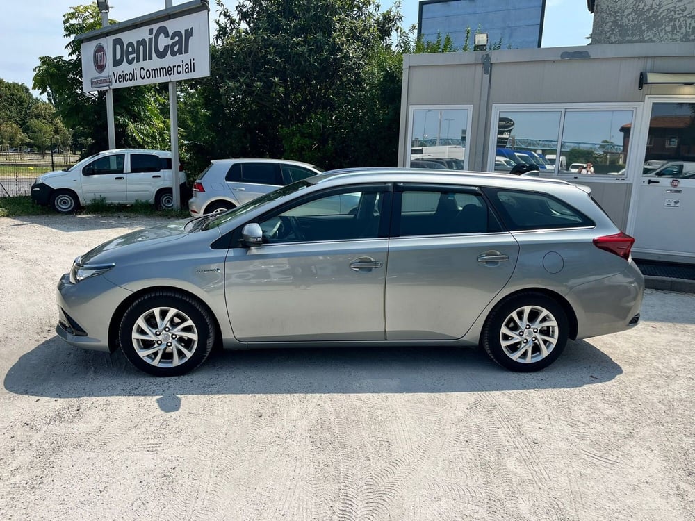 Toyota Auris Station Wagon usata a Milano (4)