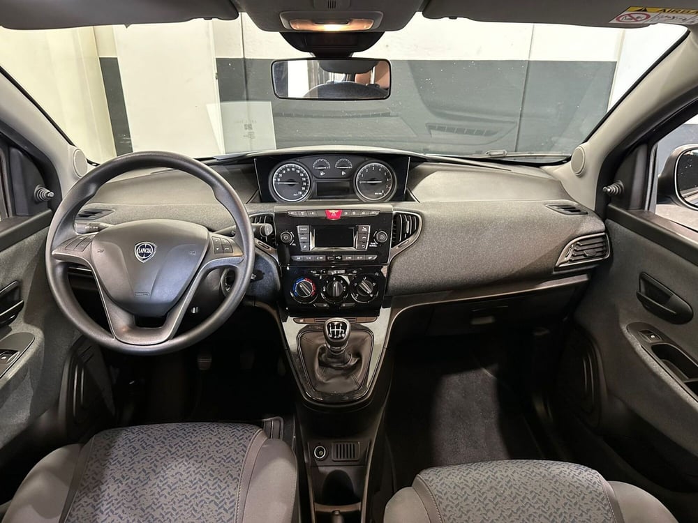 Lancia Ypsilon usata a Milano (11)