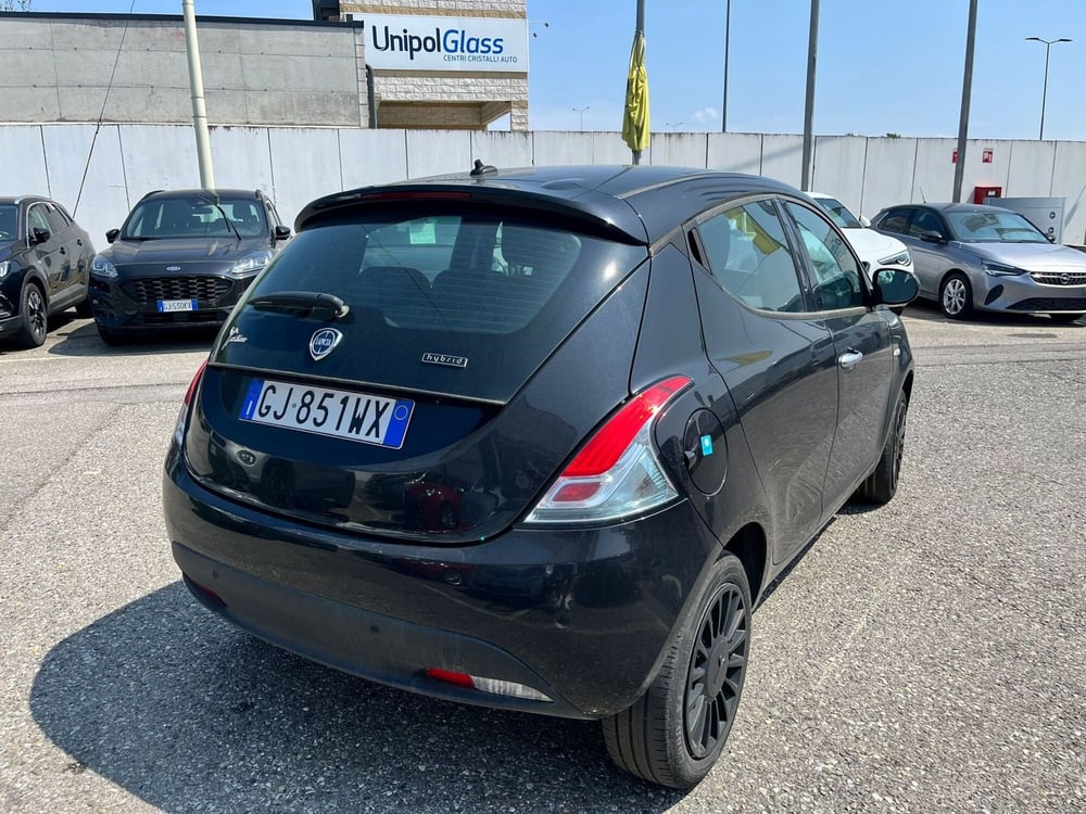 Lancia Ypsilon usata a Milano (6)