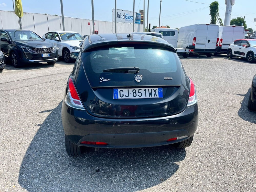 Lancia Ypsilon usata a Milano (7)