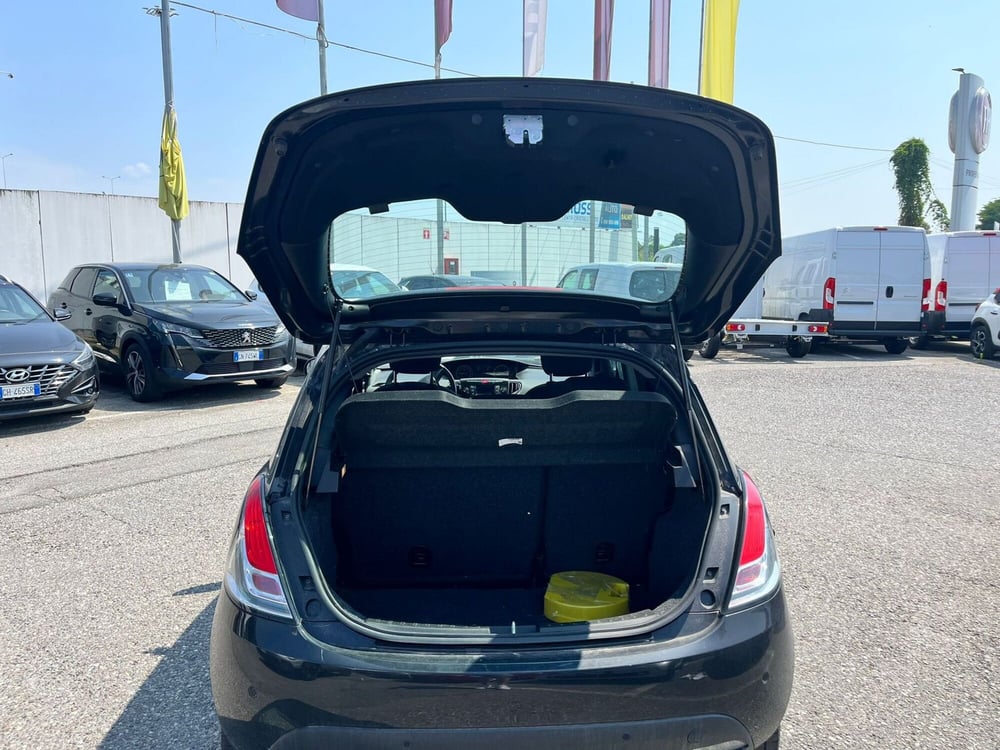 Lancia Ypsilon usata a Milano (8)