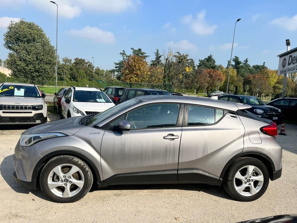 Toyota Toyota C-HR usata a Milano (4)