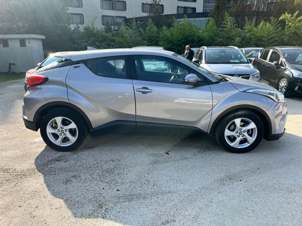 Toyota Toyota C-HR usata a Milano (5)