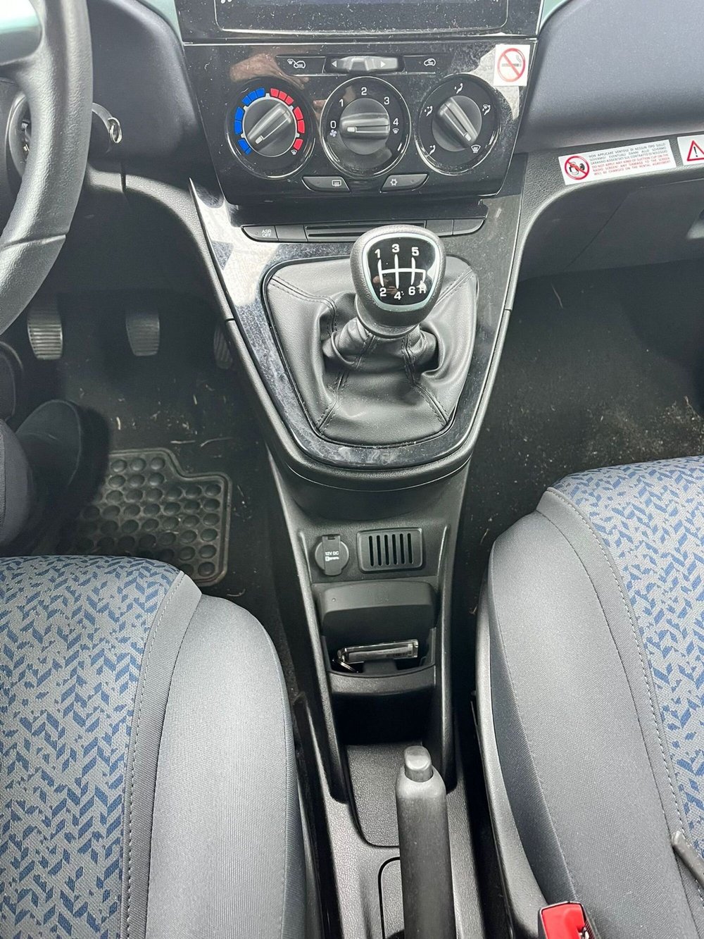 Lancia Ypsilon usata a Milano (16)