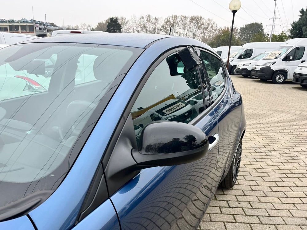 Lancia Ypsilon usata a Milano (10)