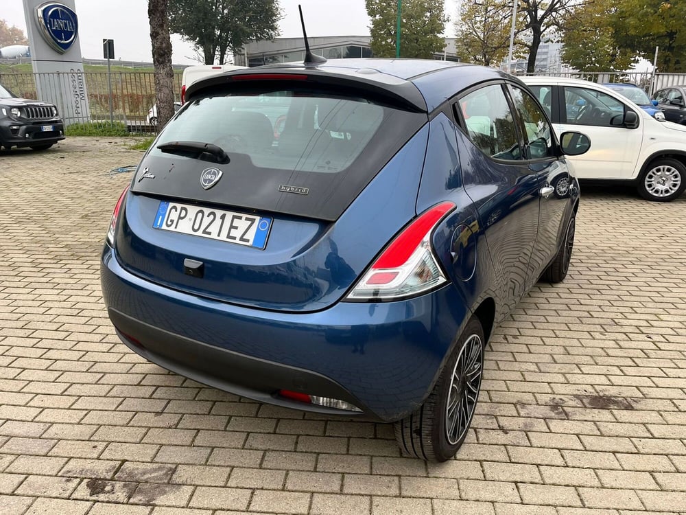 Lancia Ypsilon usata a Milano (8)