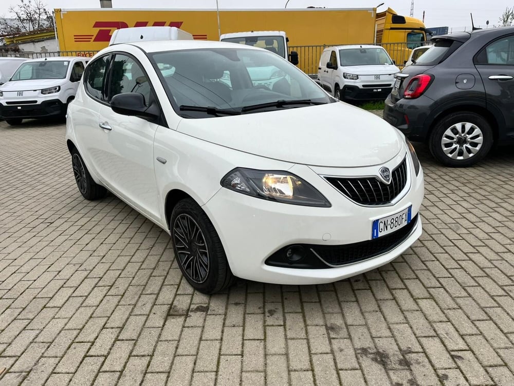 Lancia Ypsilon usata a Milano (3)