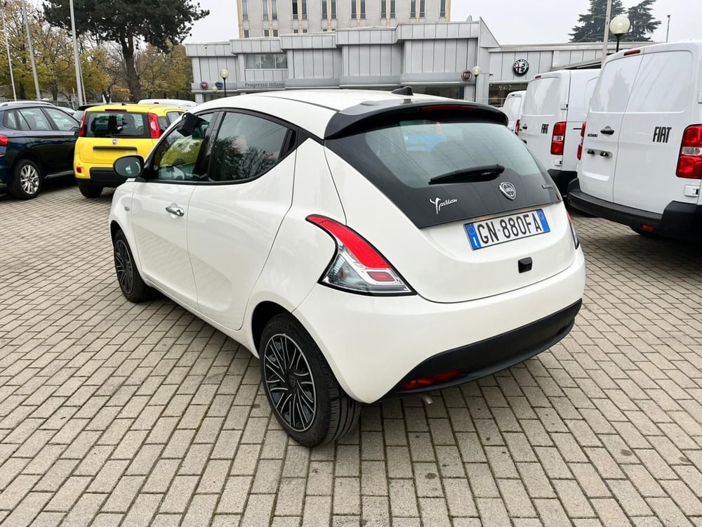 Lancia Ypsilon usata a Milano (6)