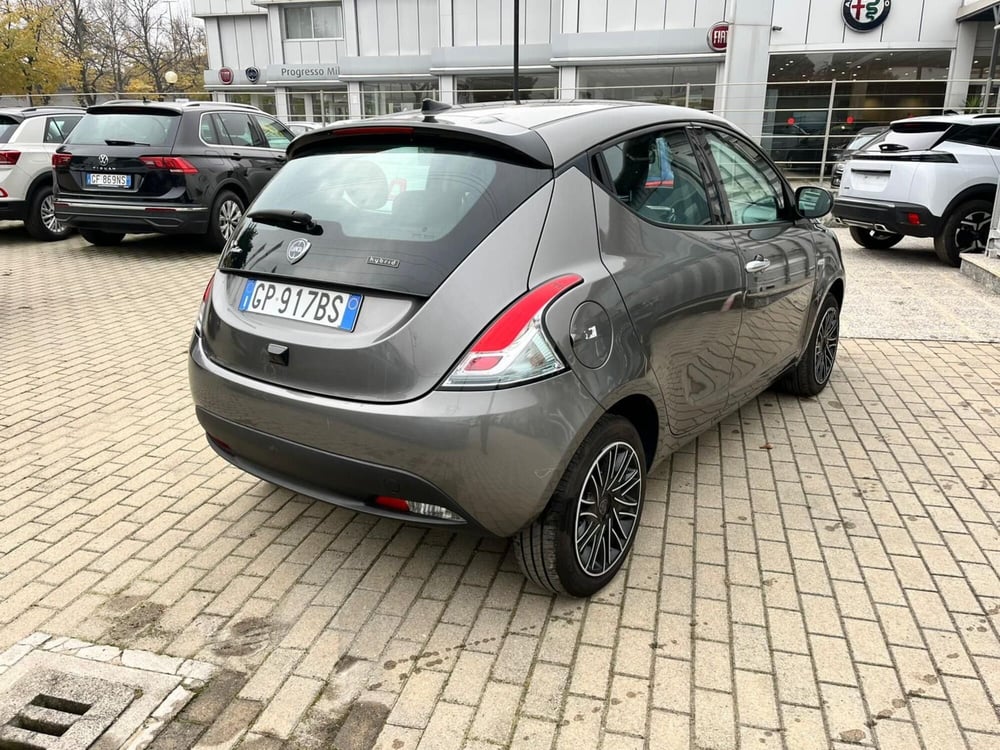 Lancia Ypsilon usata a Milano (6)