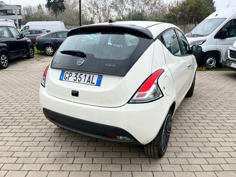 Lancia Ypsilon usata a Milano (7)