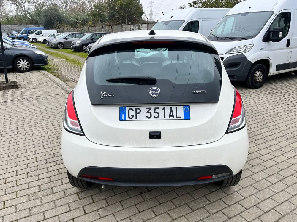 Lancia Ypsilon usata a Milano (8)