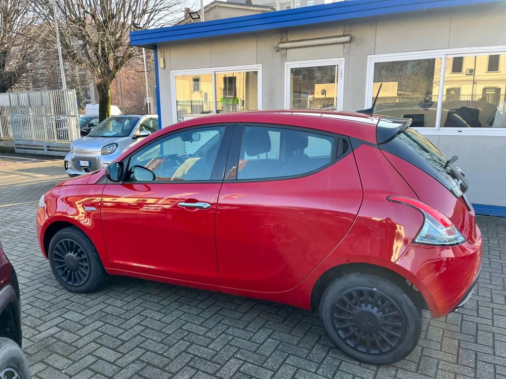 Lancia Ypsilon usata a Milano (4)