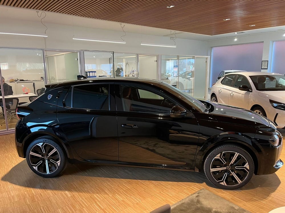 Lancia Ypsilon nuova a Milano (6)