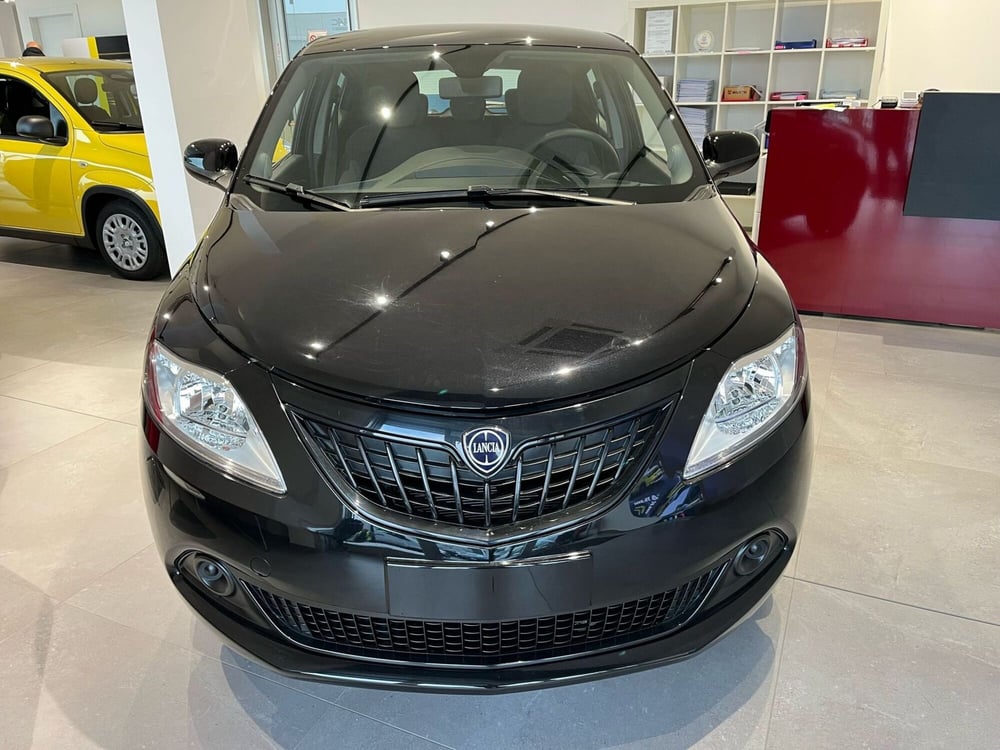 Lancia Ypsilon nuova a Milano (2)