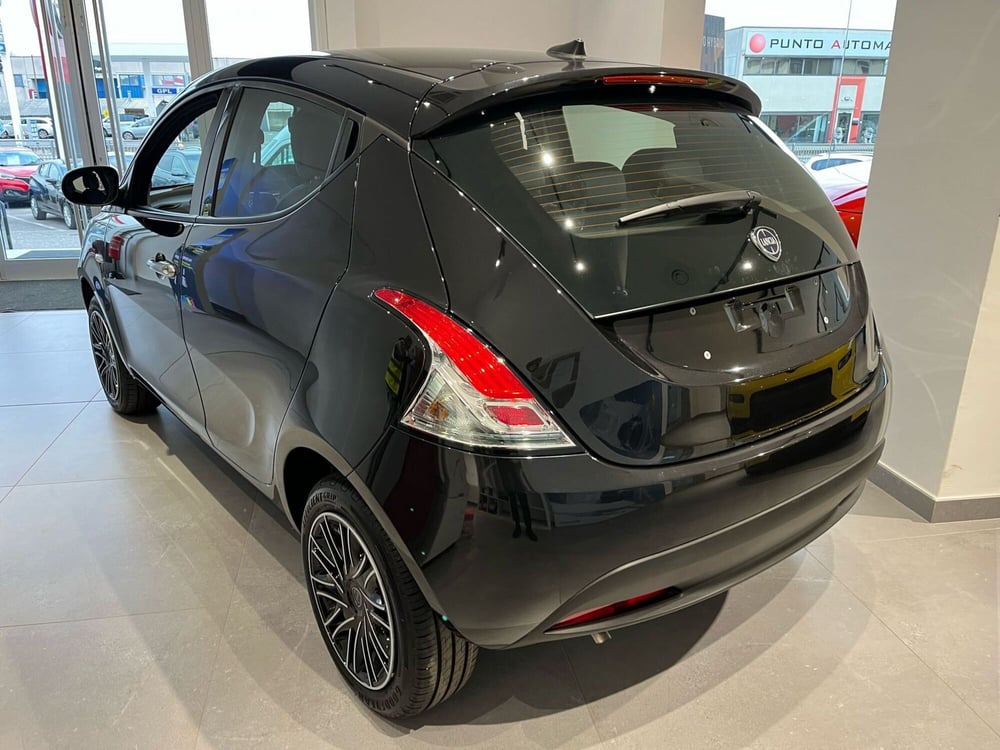 Lancia Ypsilon nuova a Milano (6)