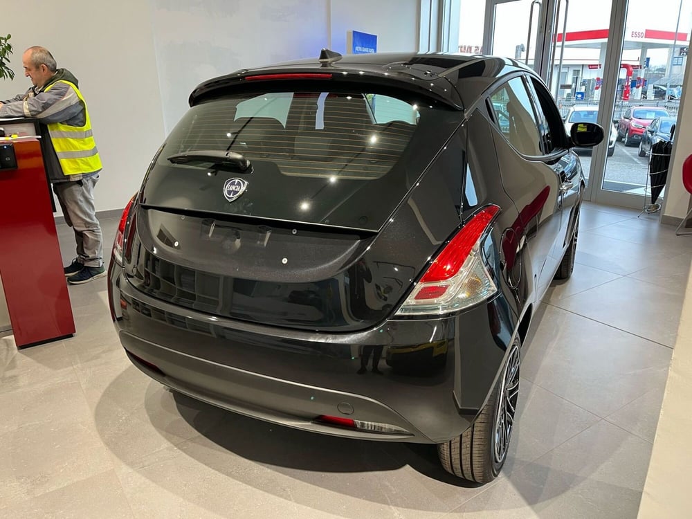 Lancia Ypsilon nuova a Milano (7)